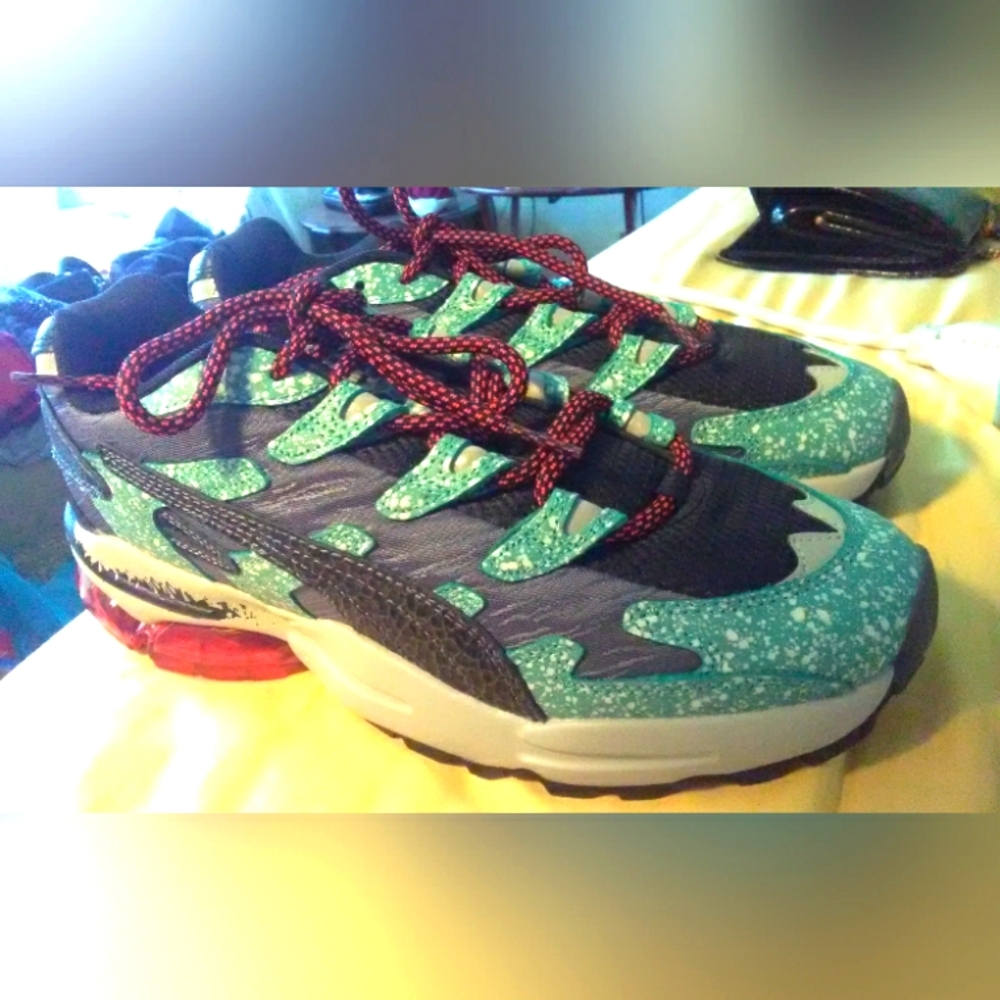 BNWOT LADIES PUMA  (CELL) SZ. 8 RED BOTTOM BLUE, WHITE, BLACK GREY SUPER COOL!